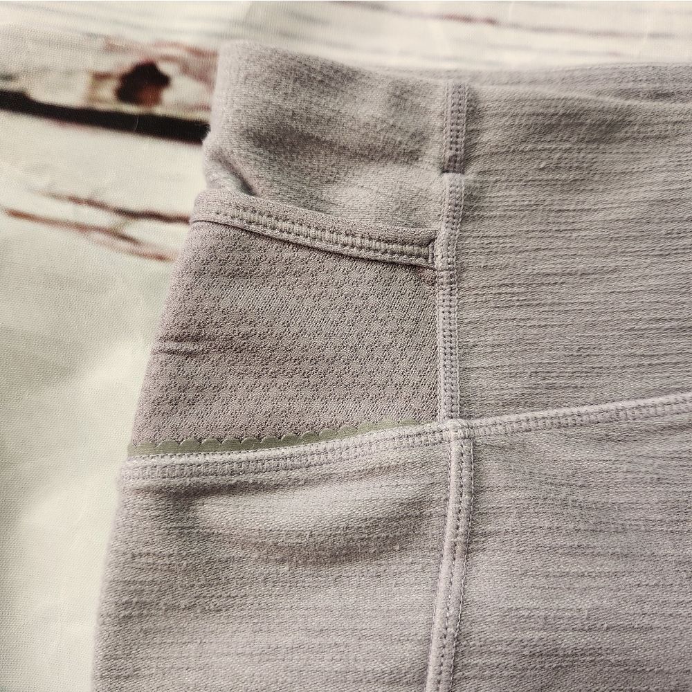 Lululemon Ride On Button Roll Cuff Size 2 - image 3